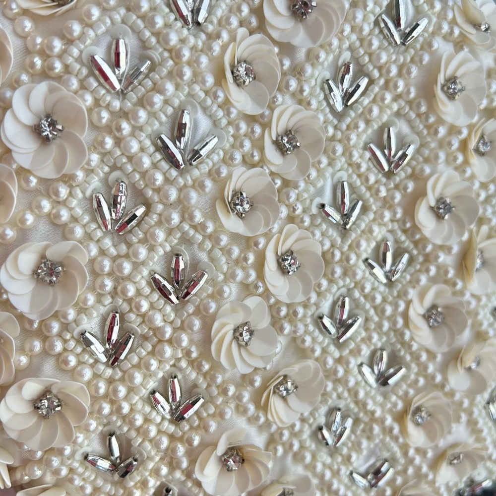 Viral Beaded Ivory and Silver Shoulder Bag. NWT. - Picture 3 of 6